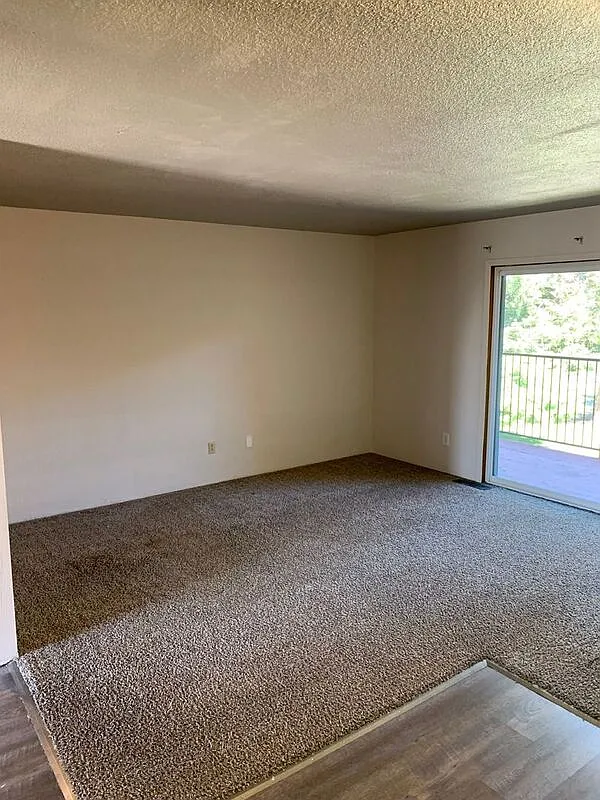 2 bed, 1.0 bath, 1050 sqft, $1,200 — Photo 2