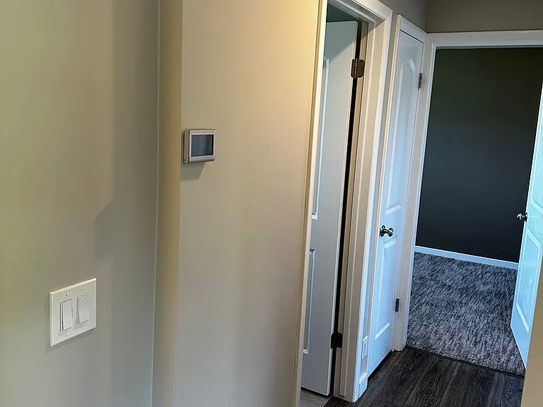 1102 E Sleepy Hollow Ln — Photo 18