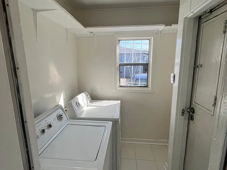 1110 W 92nd St #1 — Photo 4