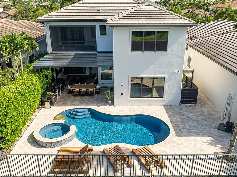 9529 Eden Roc Ct — Photo 60