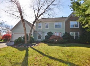 5680 Maplewood Ct, Lewis Center, OH