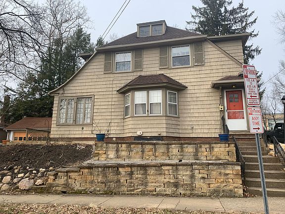 2nd image of 322 Pearl St
