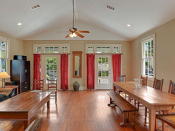 Spacious living & dining 