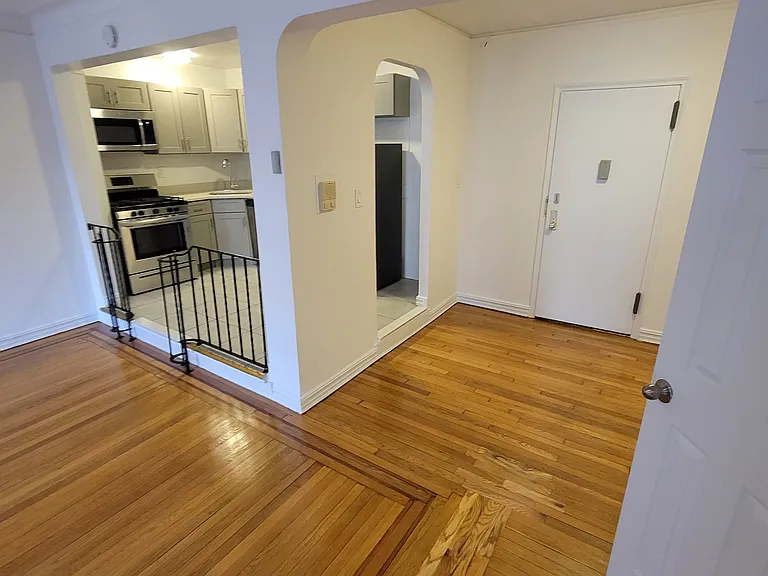 Martense Ave — Photo 13