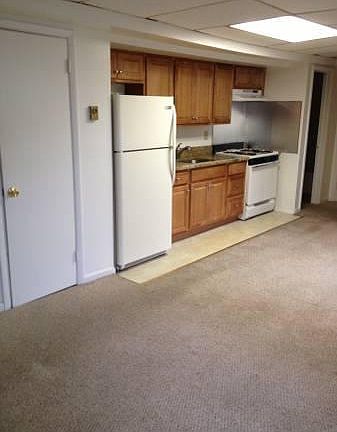 3rd image of 138 Woodside Grn APT 6