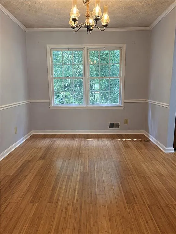 4 bed, 2.0 bath, 1920 sqft, $2,400 — Photo 3
