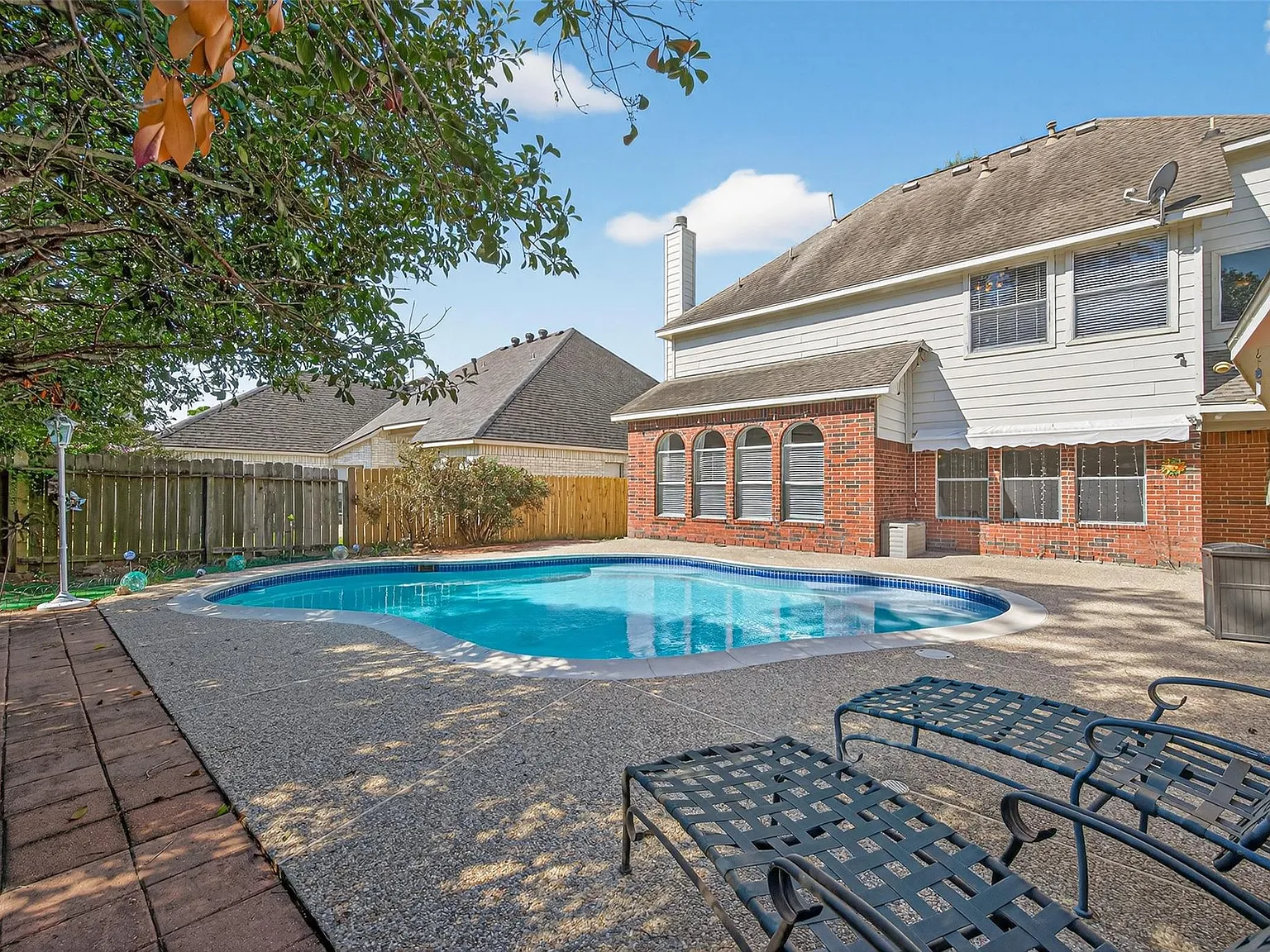 5 bed, 3.5 bath, 3270 sqft, $3,800 — Photo 2