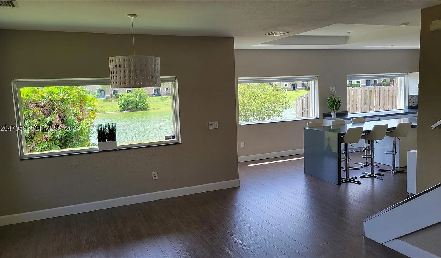 5 bed, 2476 sqft, $4,250 — Photo 2