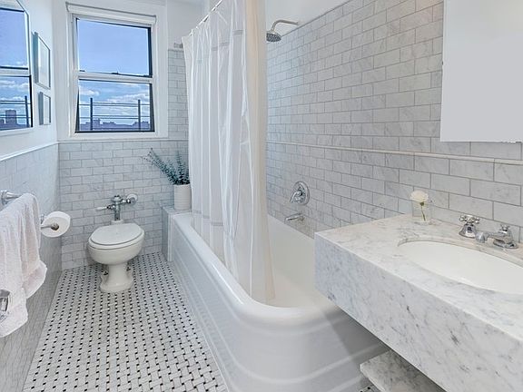 3rd image of 242 E 19th St APT 11B