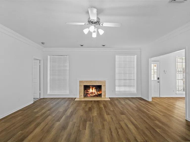 5803 Ancient Oaks Dr — Photo 4