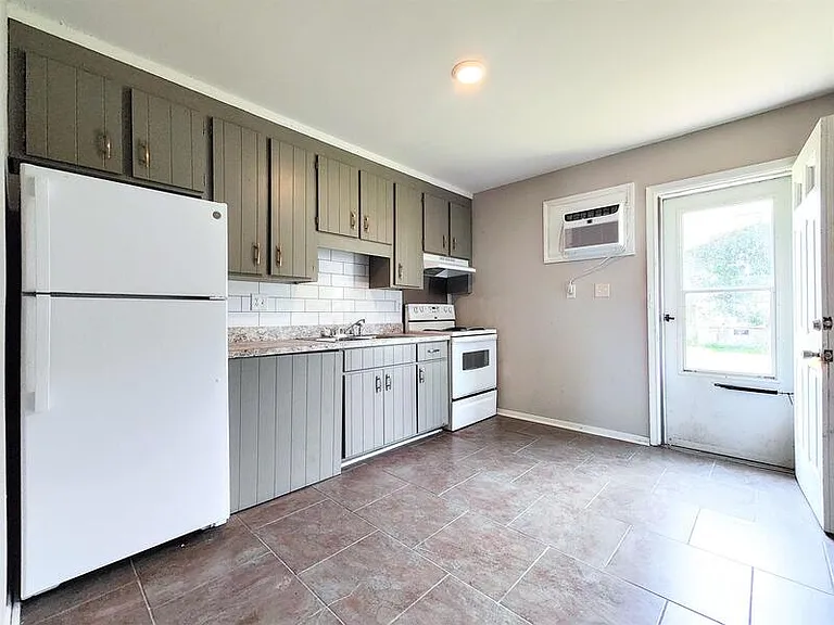 4421 Layola Ave — Photo 3