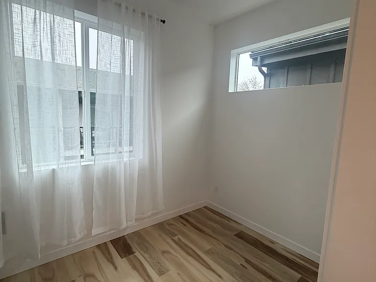 290 Monmouth Ave S — Photo 24
