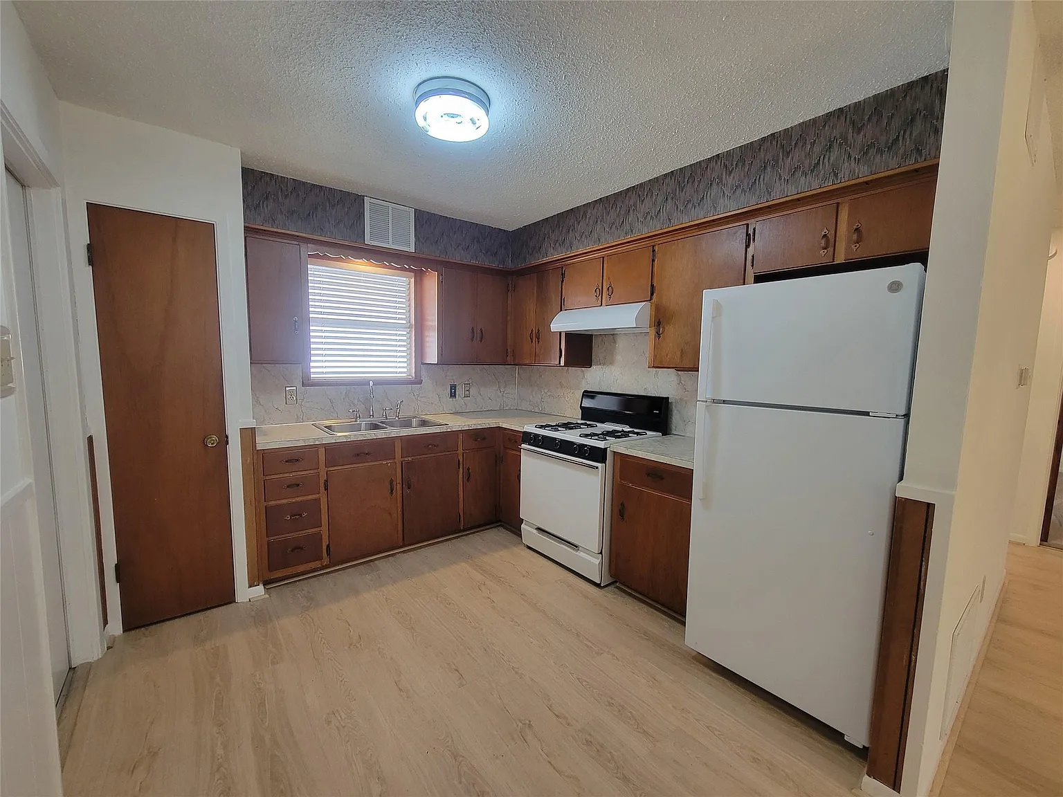 2 bed, 1.0 bath, 725 sqft, $1,500 — Photo 4