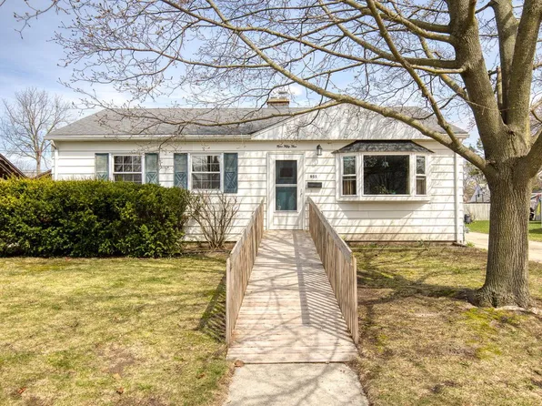 955 Lincoln DRIVE EAST East, West Bend, WI 53095