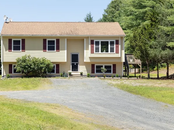 133 Pleasant St, Plympton, MA 02367