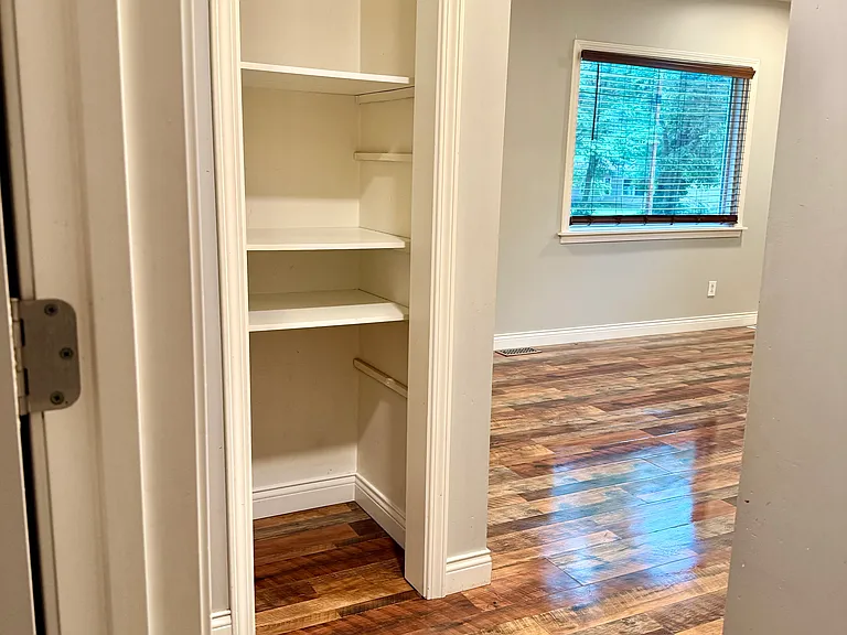 2201 Van Bibber Ave — Photo 10