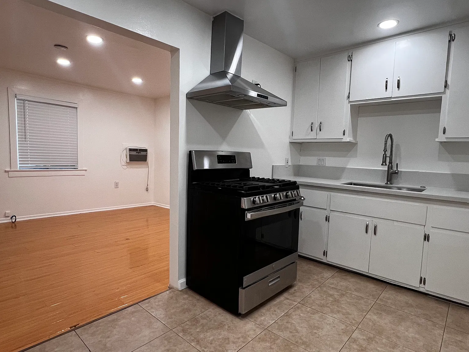 Studio, 450 sqft, $1,850 — Photo 4