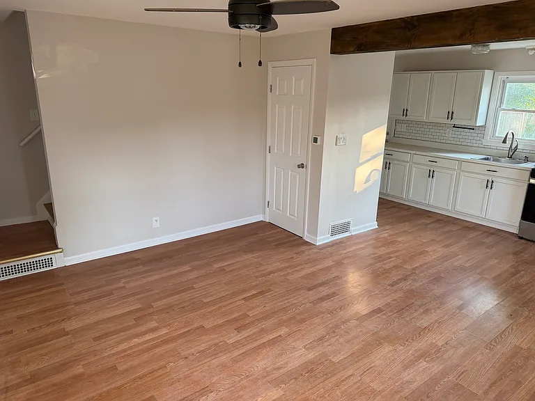 8 Higbie Dr — Photo 10