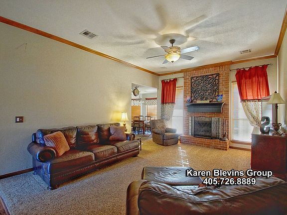 2nd image of 18101 Chestnut Oak Dr
