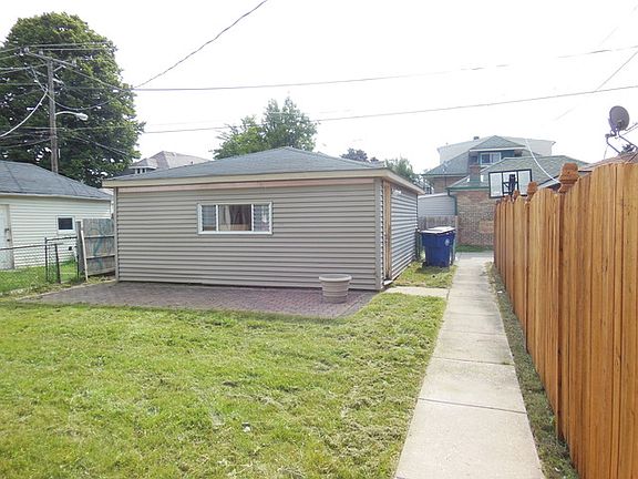 5th image of 2237 S 60th Ct