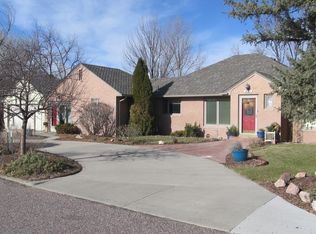 221 E 37th St, Scottsbluff, NE 69361