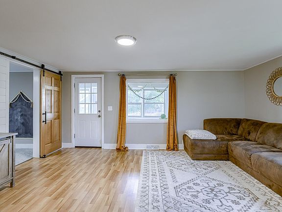 4th image of 1712 Avenue B