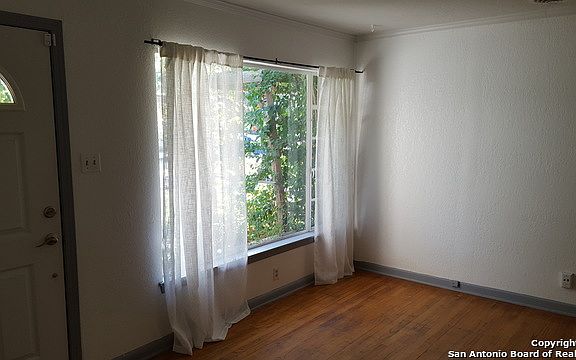 3rd image of 323 Waxwood Ln