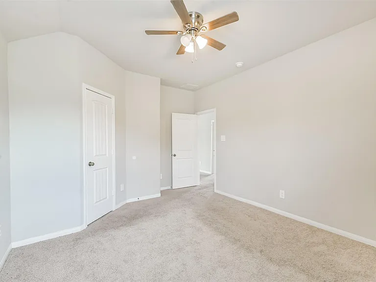 2934 Lawrence Park Ct — Photo 31
