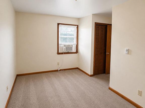 4th image of 403 Market Ave