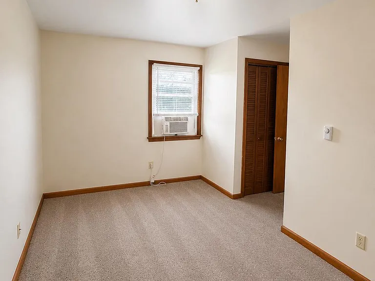 403 Market Ave — Photo 4