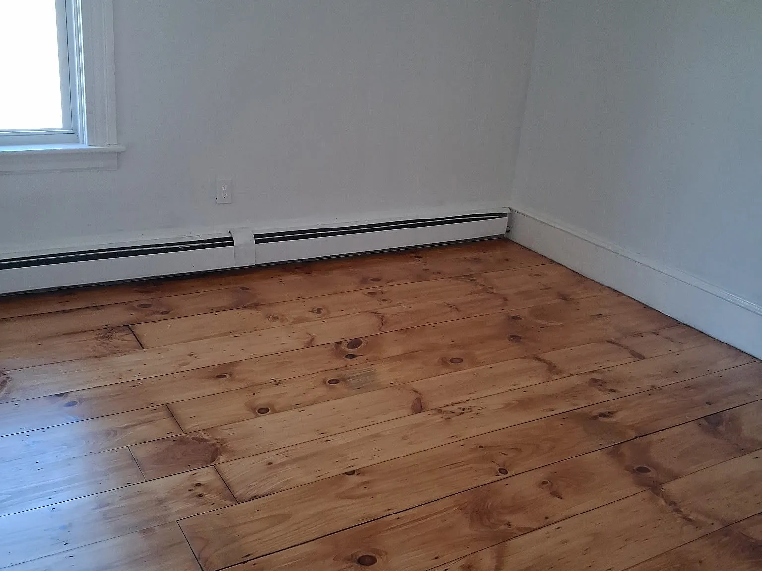 3 bed, 1.0 bath, 1106 sqft, $2,000 — Photo 4