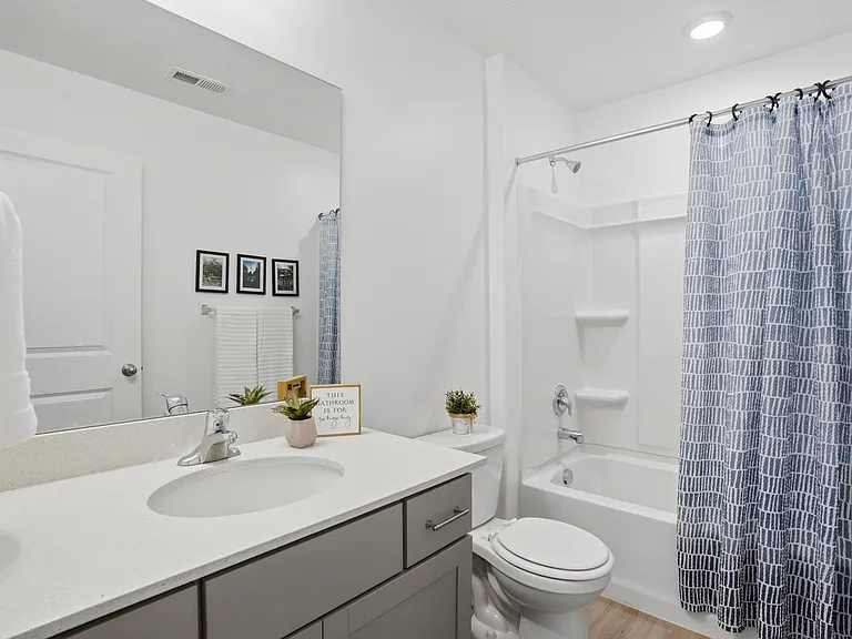 347 N Angus Dr — Photo 7