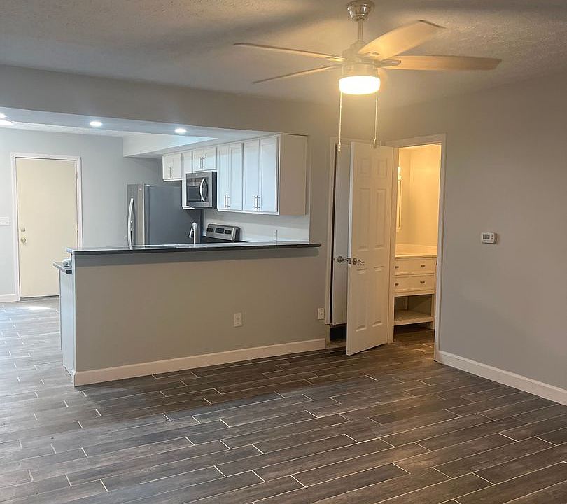1st image of 3240 Summerhill Ln