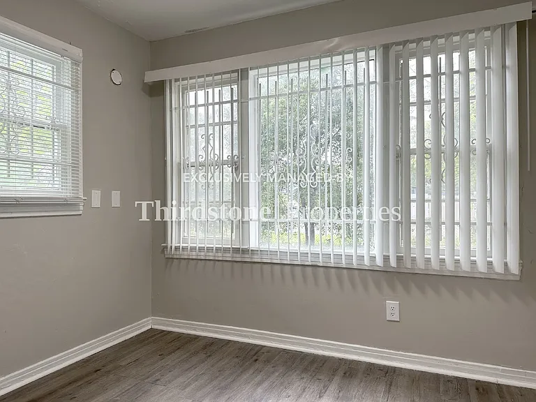 435 Springfield Ct N — Photo 10