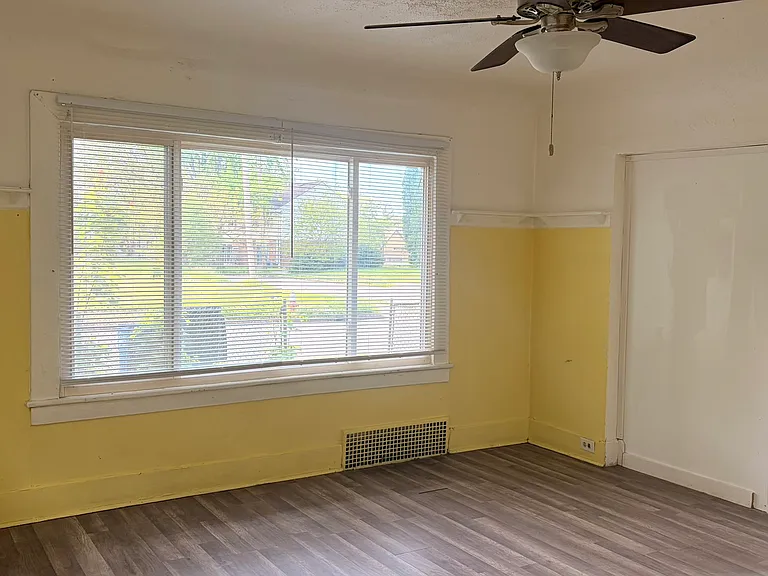 1601 Holyrood Rd — Photo 10