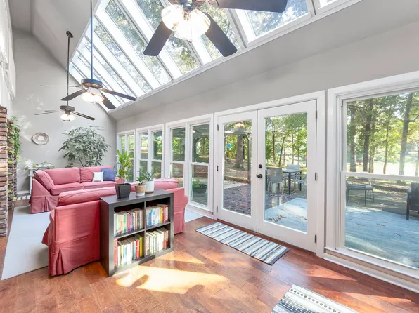 66 Northshore Dr, Jackson, TN 38305