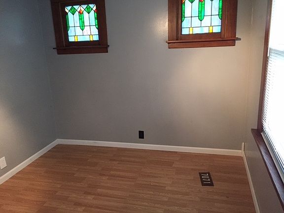3rd image of 7071 Sutherland Ave #1