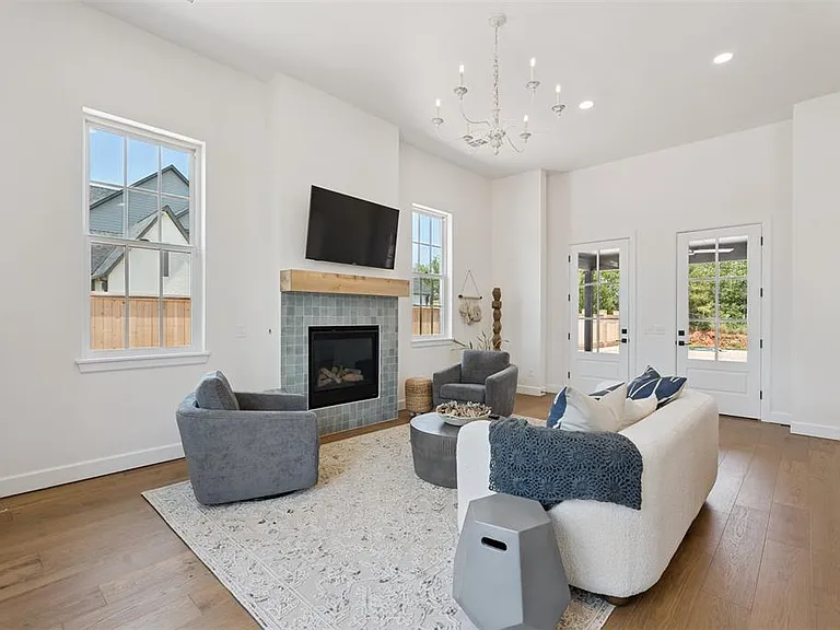 18817 Selah Way — Photo 10