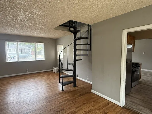5 bed, 1650 sqft, $2,500 — Photo 2