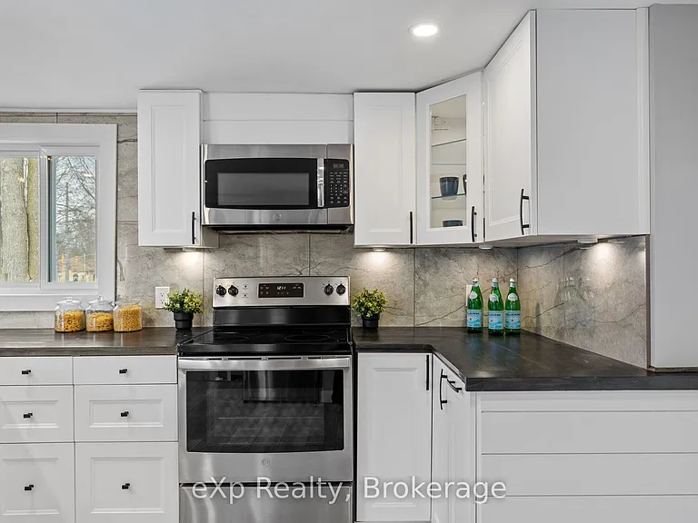 236 Sydenham St — Photo 11