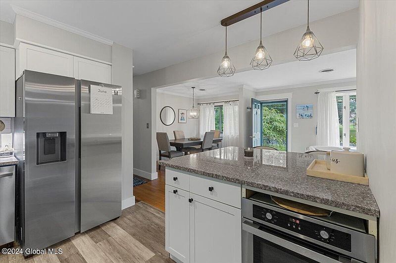 5th image of 10 Oak Drive
