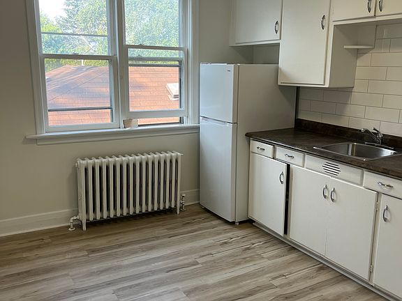 4th image of 51 Riverside Dr #10