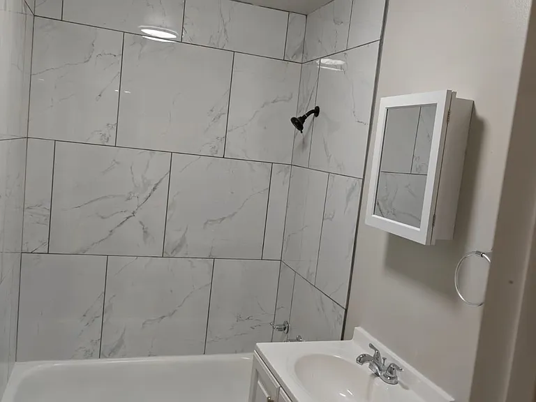 436 W Division St #2 — Photo 11
