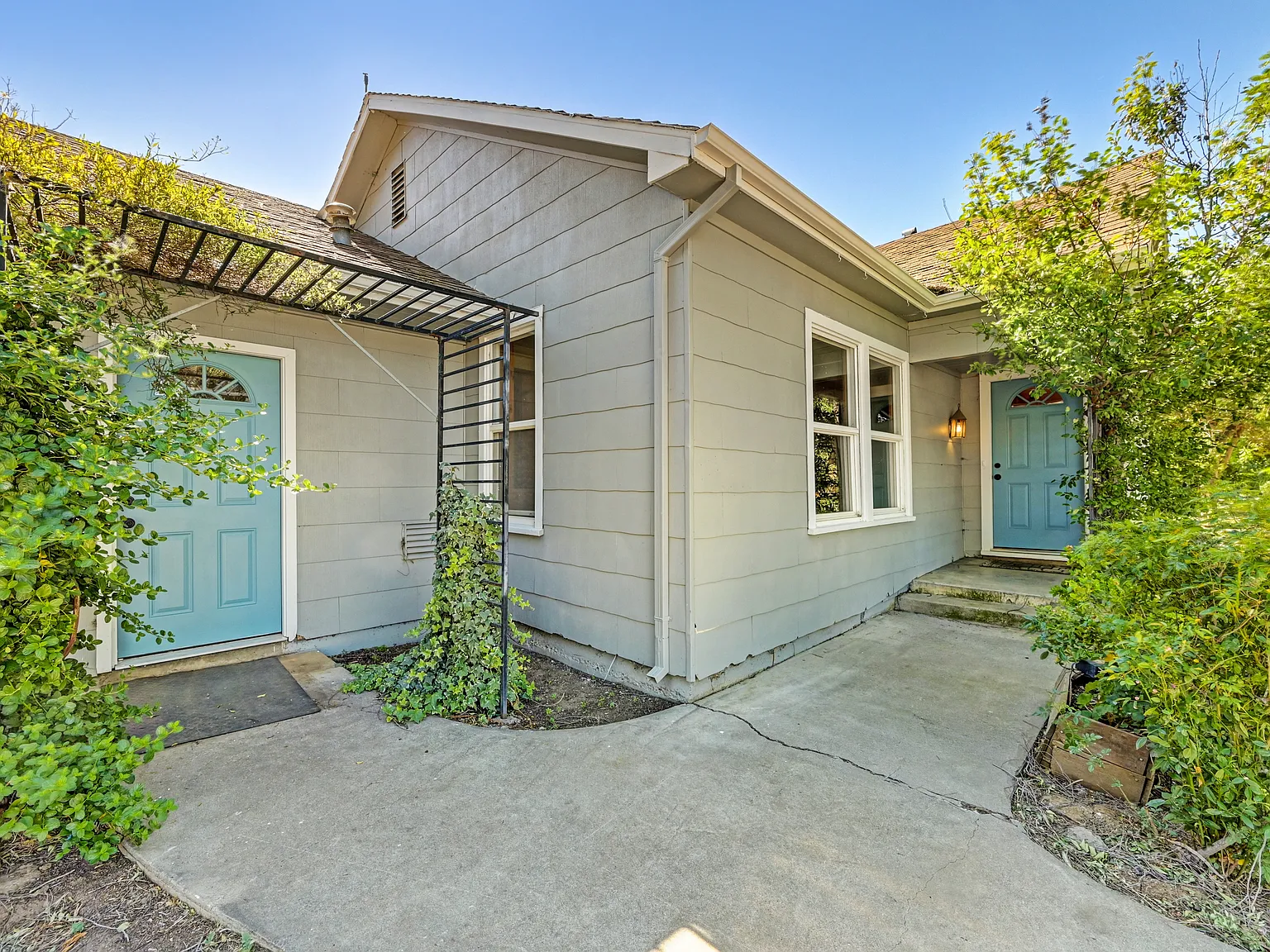 4 bed, 2.5 bath, 2180 sqft, $3,000 — Photo 3