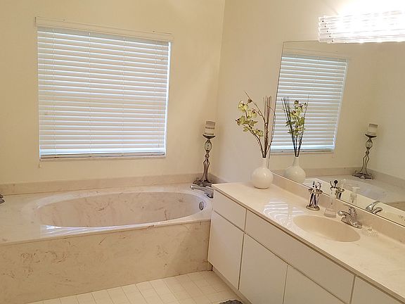 5th image of 5164 NW 47th Ave