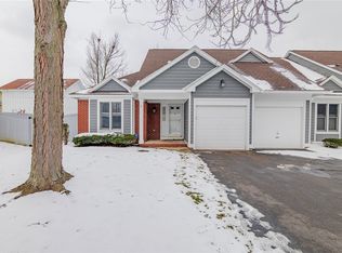 7 Packetts Grv, Fairport, NY 14450