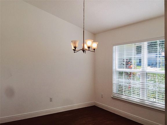 4th image of 1120 Sherbrook Dr