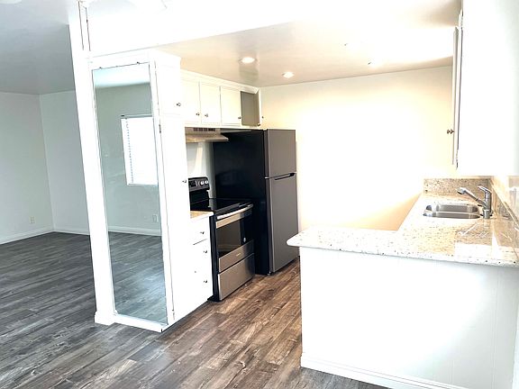 5th image of 2321 Pullman Ln Unit E