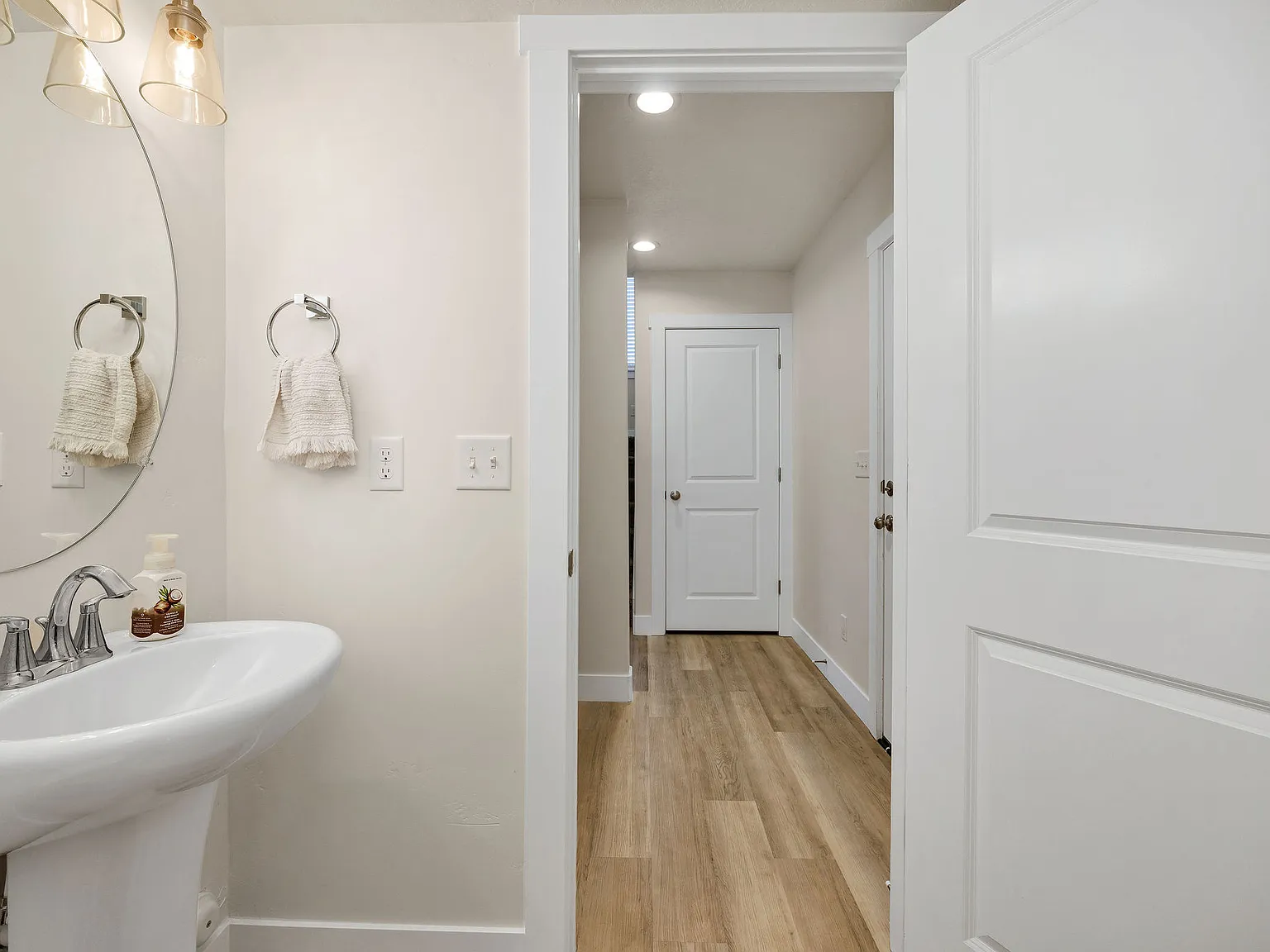 3 bed, 2.5 bath, 1633 sqft, $1,700 — Photo 2