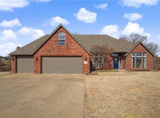 111 NE Lake Forest Ln, Bentonville, AR 72712